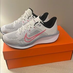 Nike Women's White and Pink Athletic Shoes size 7 Nike Quest 6